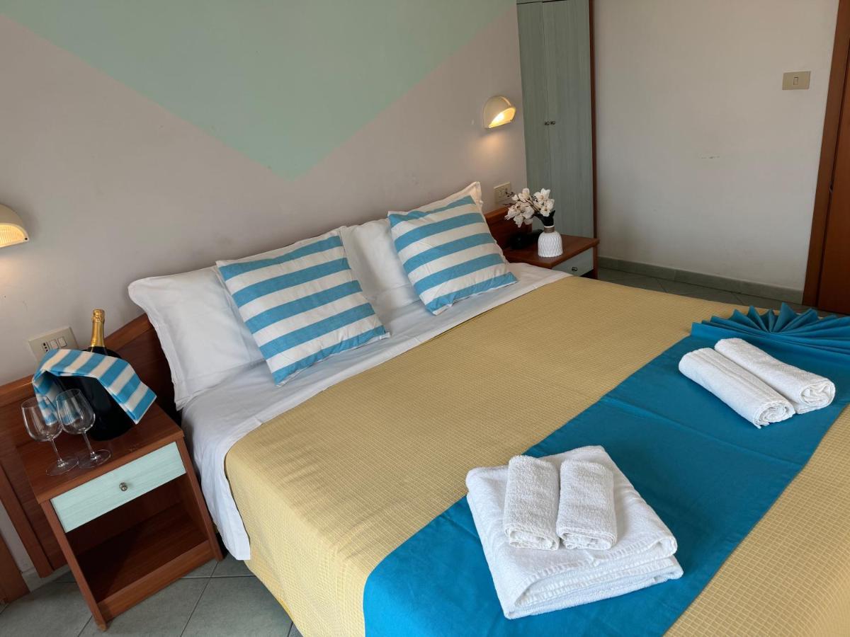 Hotel Villa Caterina Rimini Kültér fotó