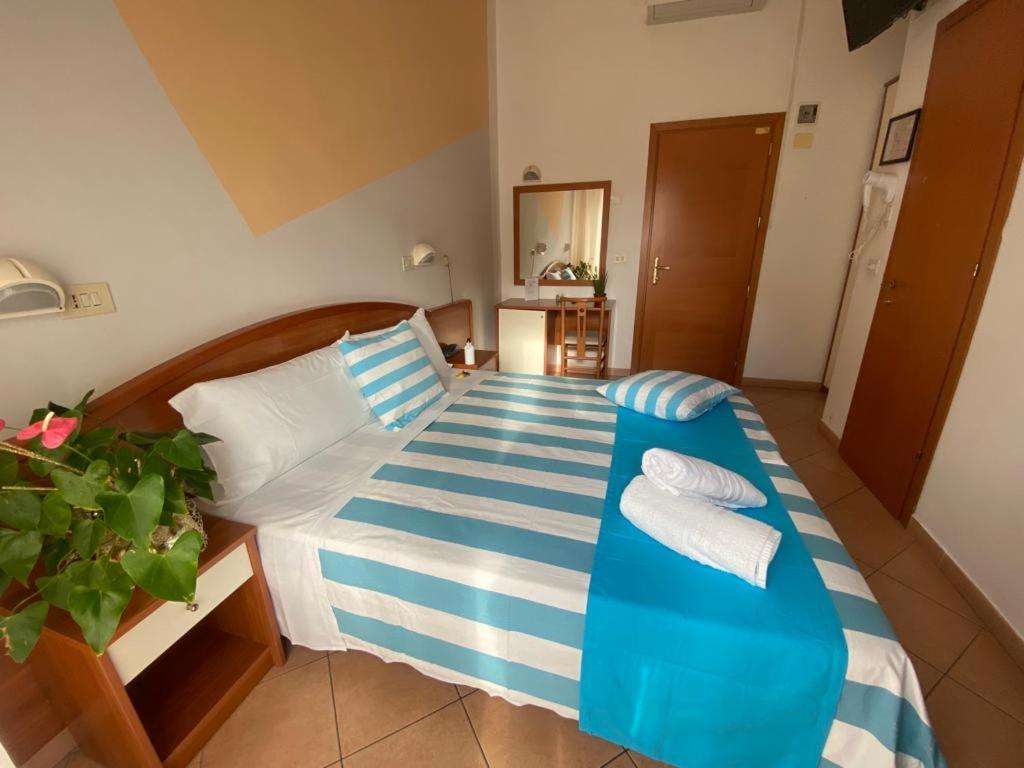 Hotel Villa Caterina Rimini Kültér fotó