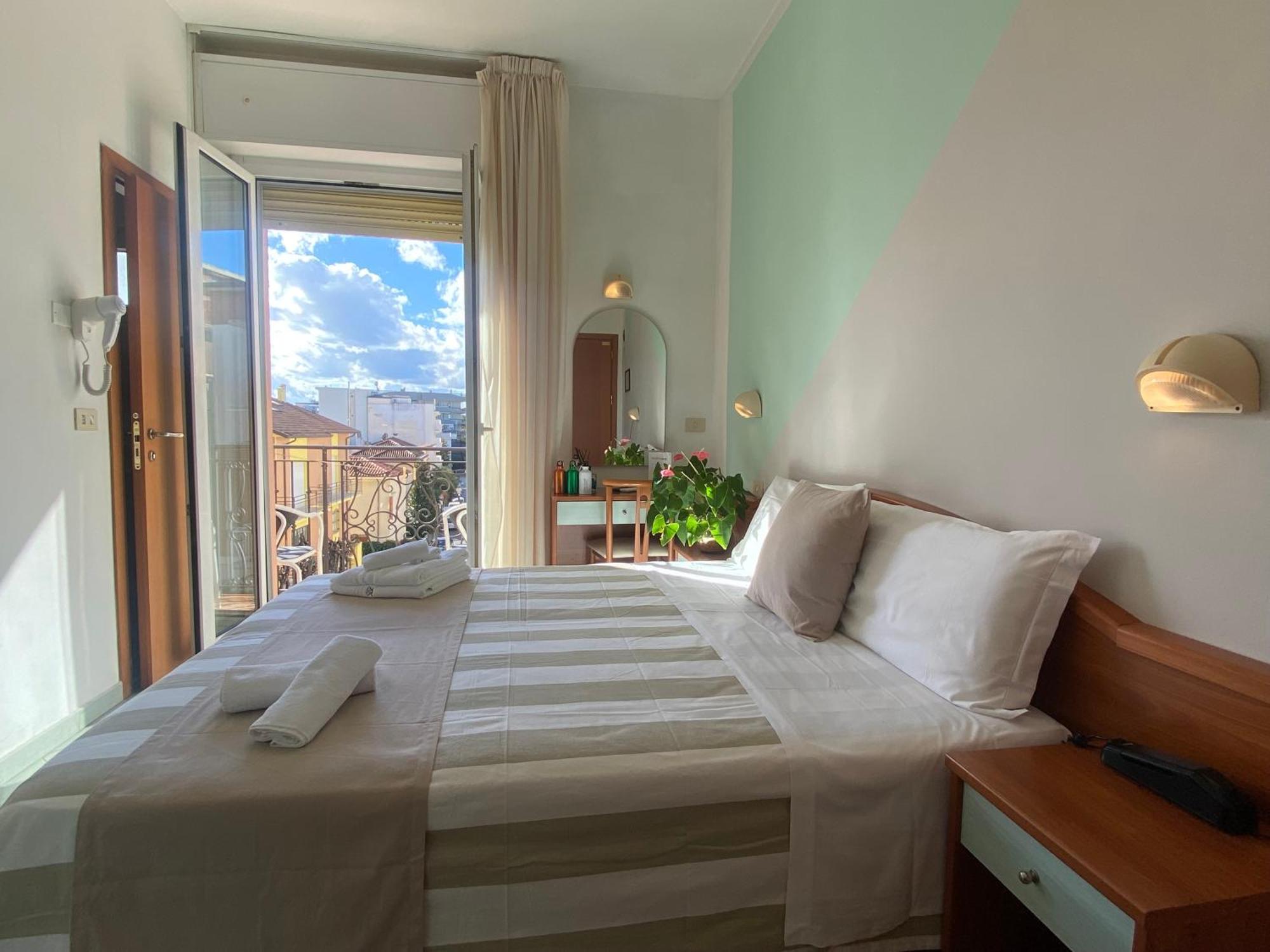Hotel Villa Caterina Rimini Kültér fotó