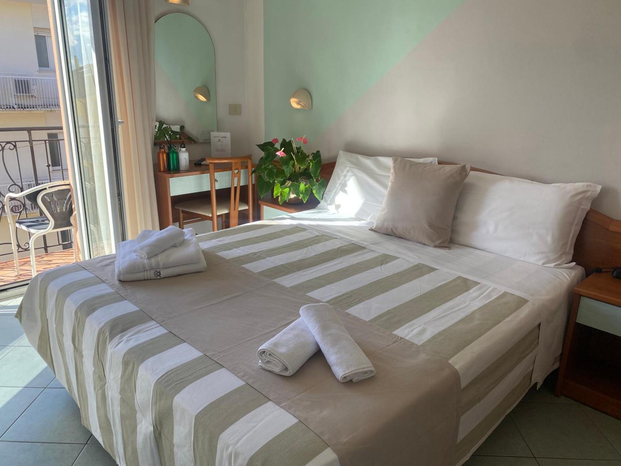 Hotel Villa Caterina Rimini Kültér fotó