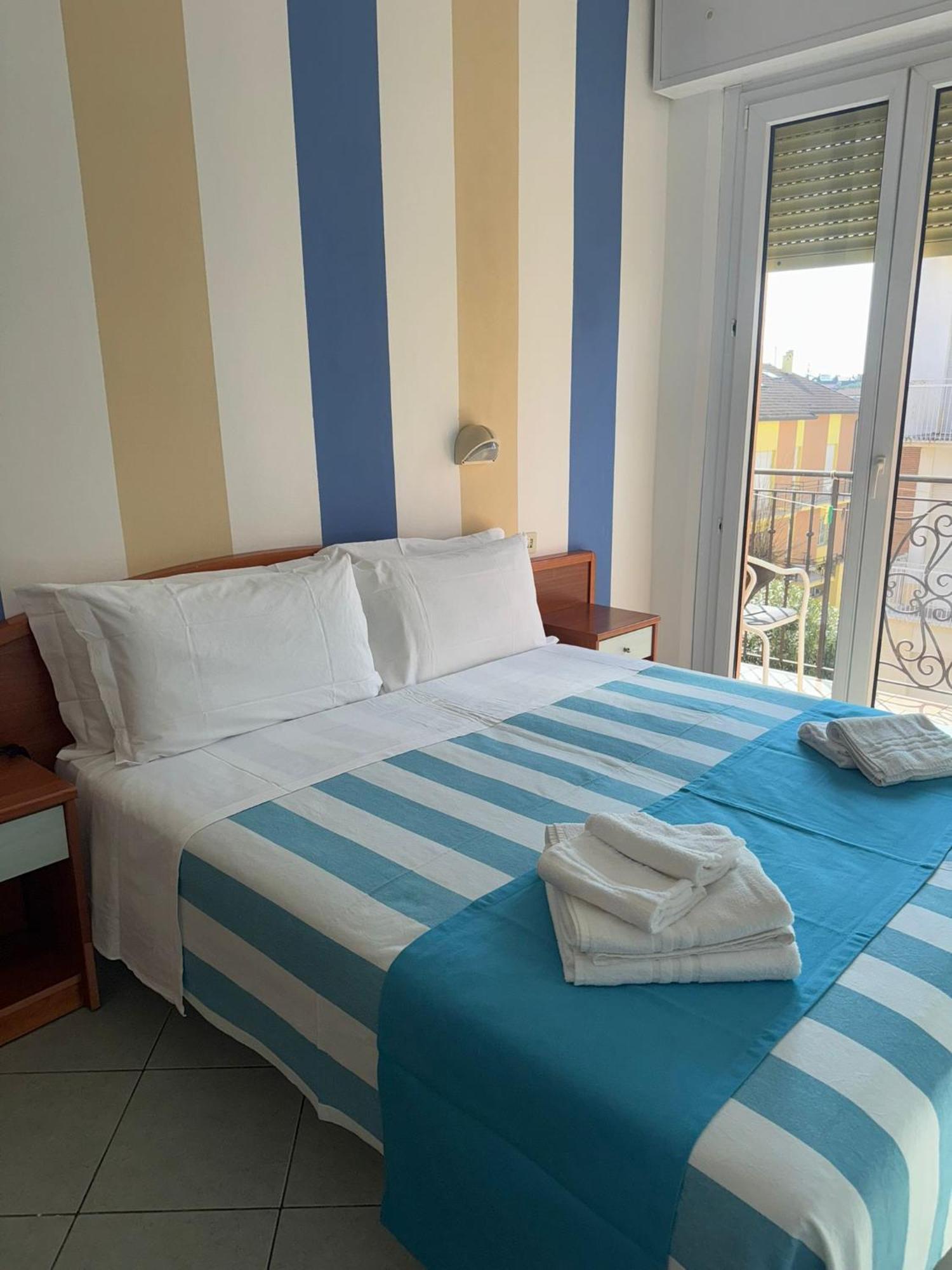 Hotel Villa Caterina Rimini Kültér fotó