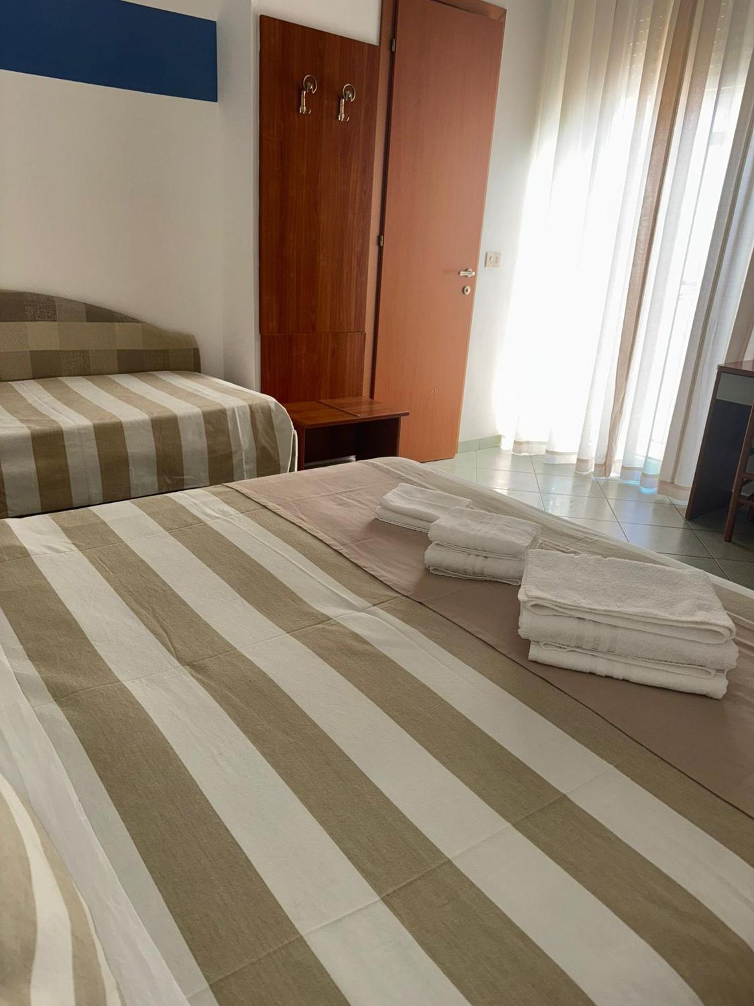 Hotel Villa Caterina Rimini Kültér fotó