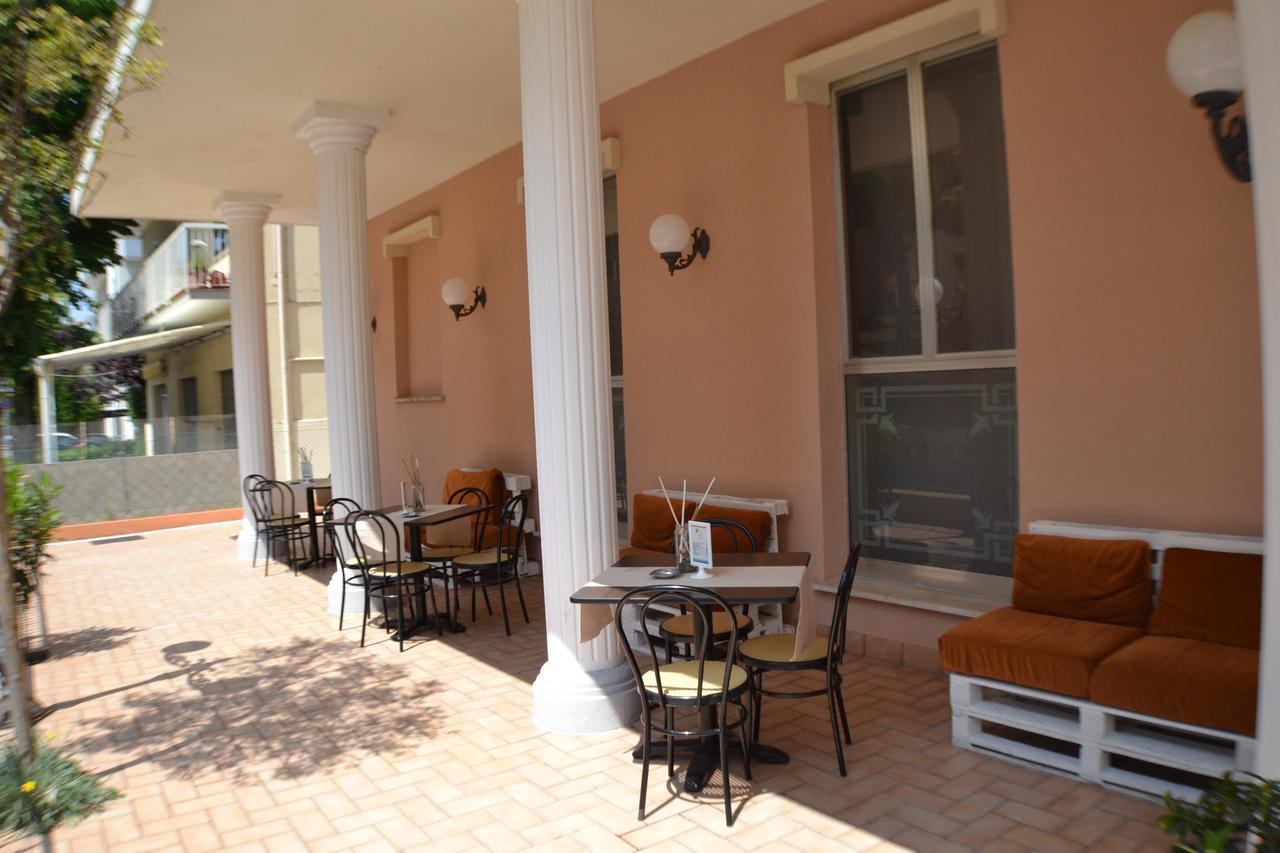 Hotel Villa Caterina Rimini Kültér fotó